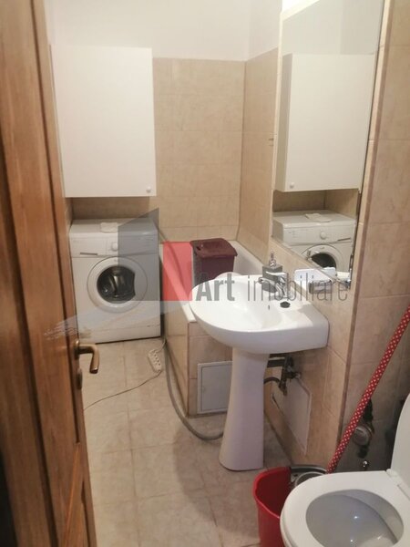 Timpuri Noi, garsoniera.